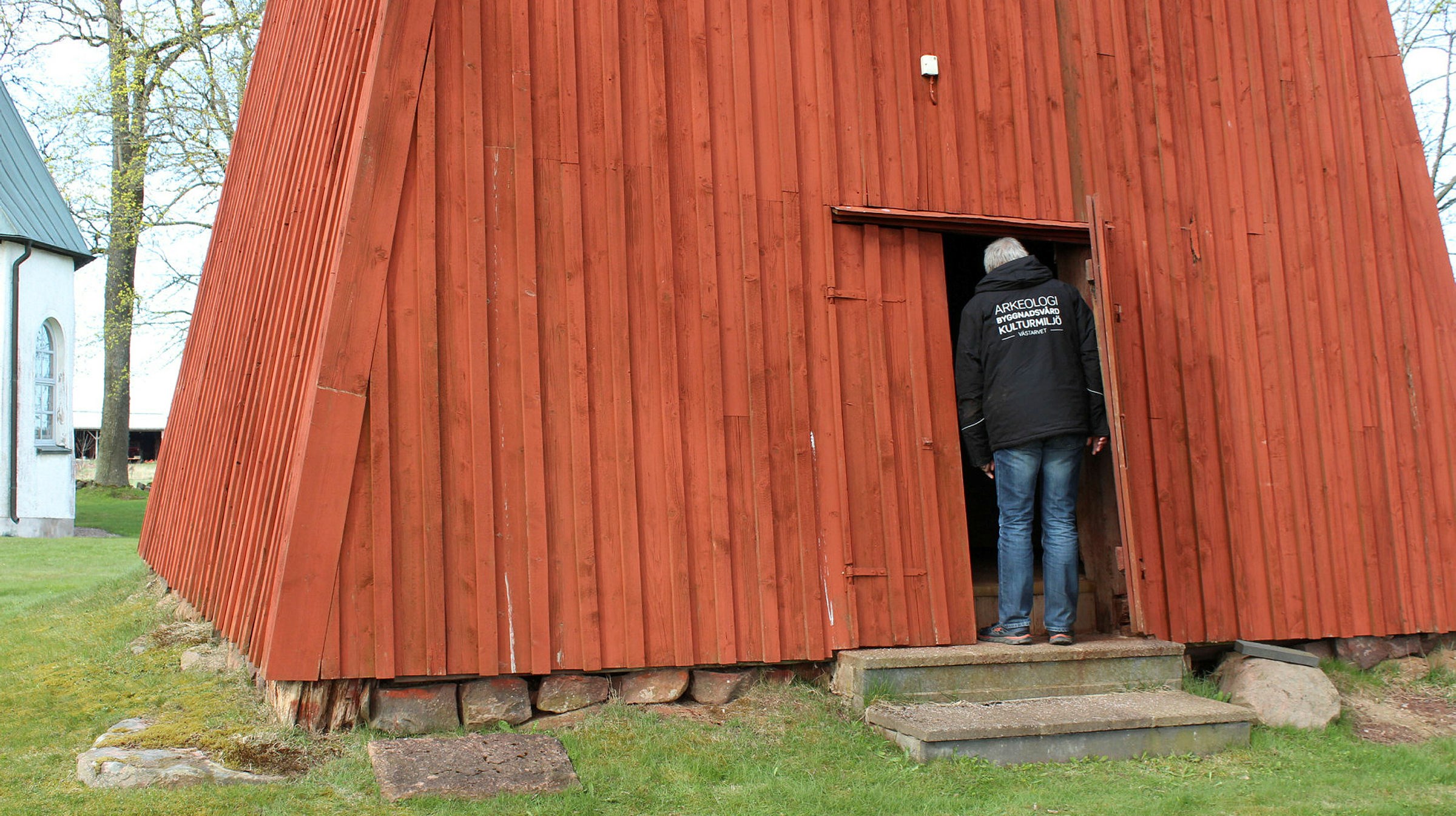 Klocktornet vid Ekeskogs kyrka, Töreboda kommun. 