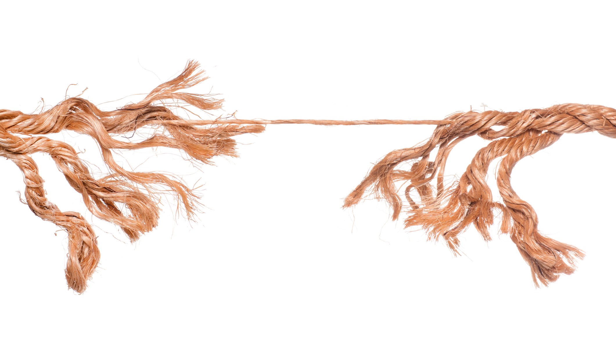 Bildern ilsutrerar ett rep som håller på att gå av på mitten