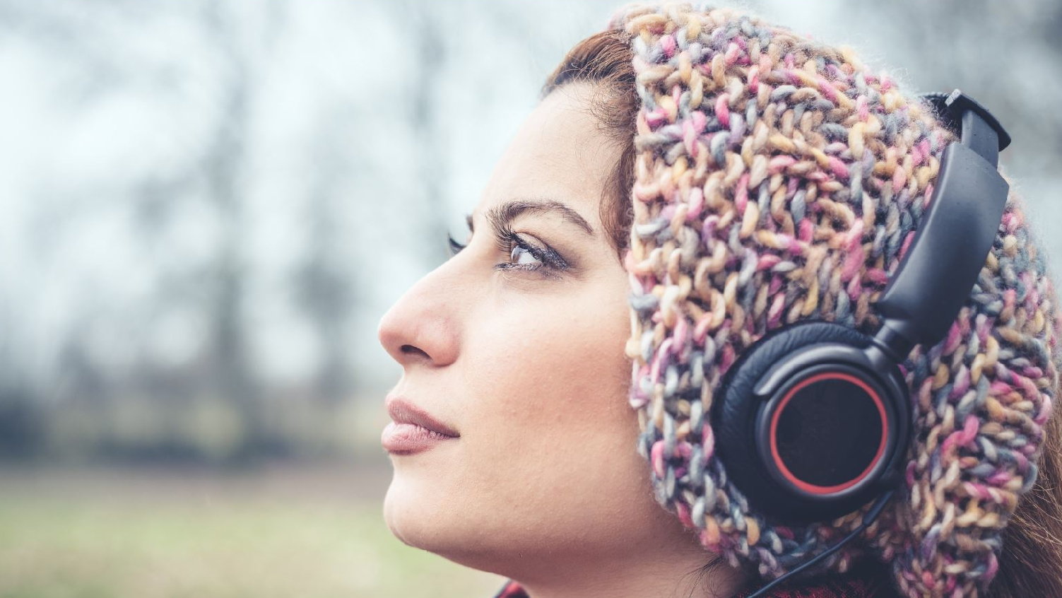 Kvinna med hörlurar